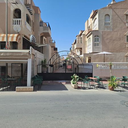 La Casa De Mi Madre Lägenhet Torrevieja Exteriör bild